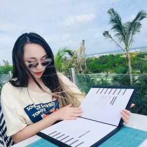 Meet your Posher, Vivian